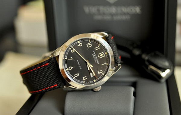 Đồng hồ hãng Victorinox đẳng cấp và sang trọng